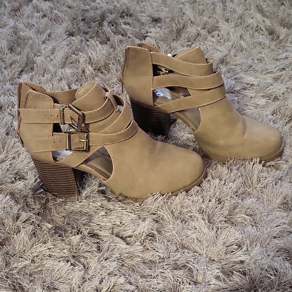 Soda Shoes - Soda Tan Heeled Ankle Boots with Buckles